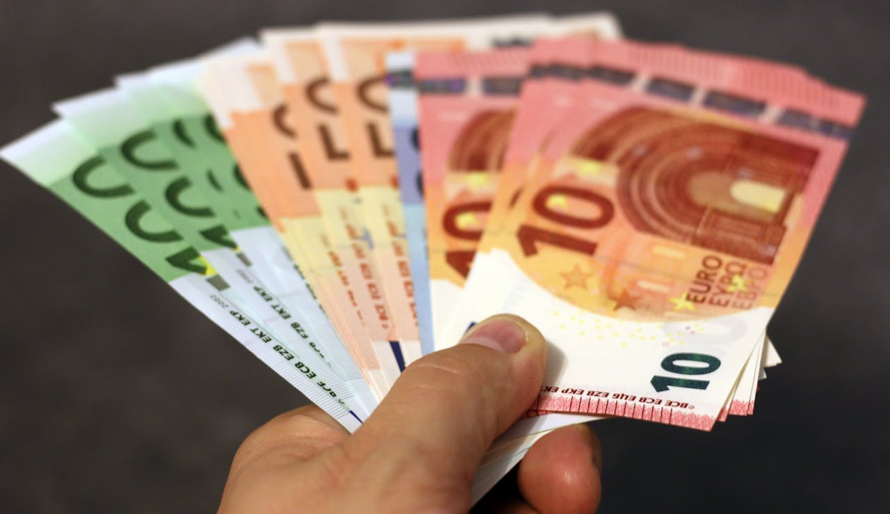 Het vermogen van Pierre de Nijs: een blik op zijn succes en inkomsten